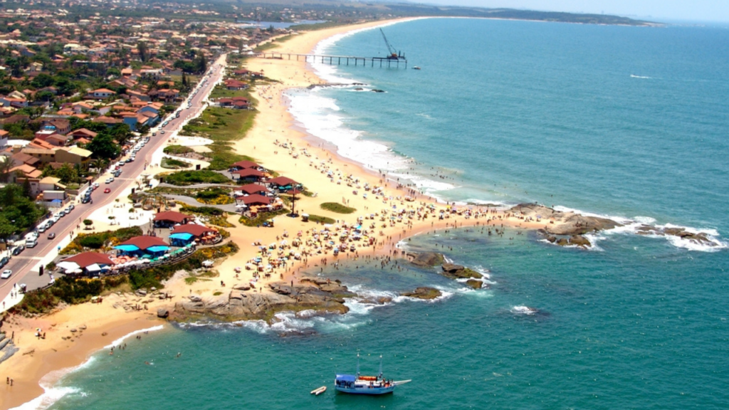 Uma cidade do Rio de Janeiro cercada por vilas de pescadores pouco conhecida está conquistando pela música e vida leve