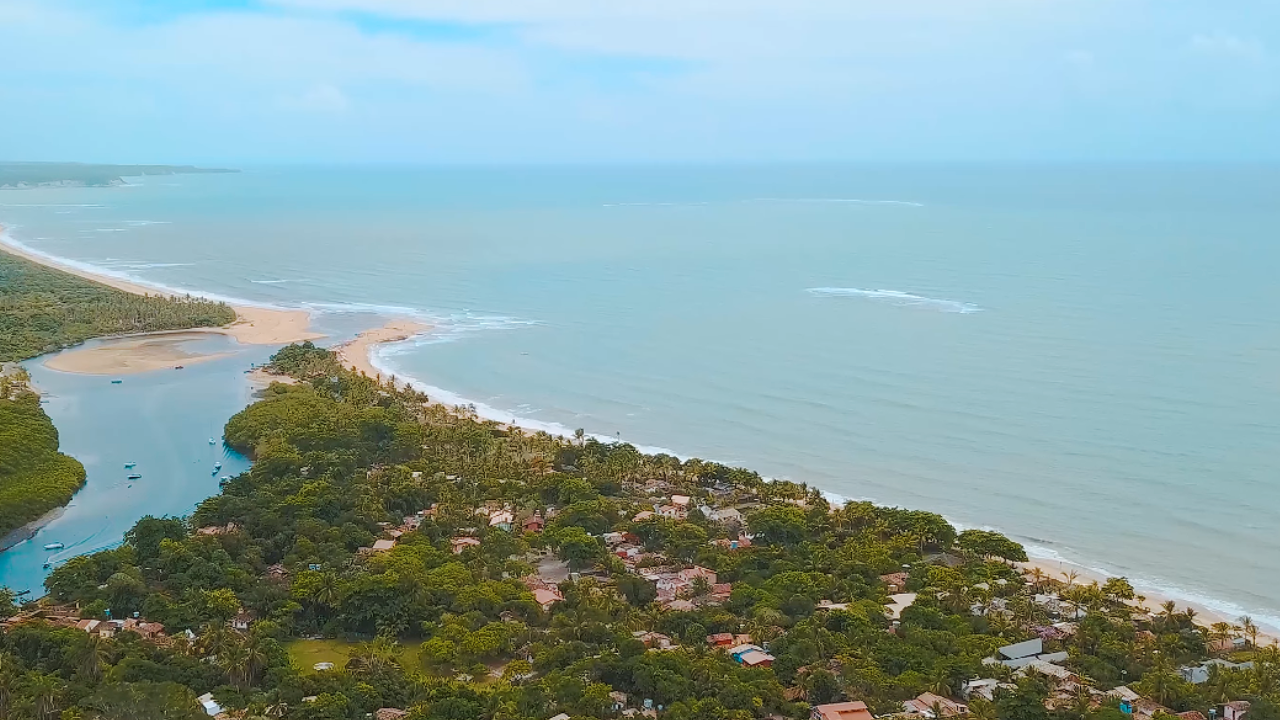 Um vilarejo no Nordeste onde não entram carros e a eletricidade ainda é novidade começa a chamar atenção pela forma rara de preservar a natureza
