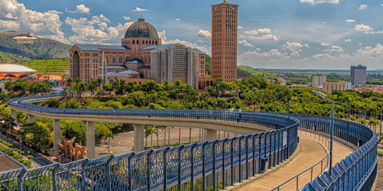 A cidade brasileira que abriga o maior templo católico do Brasil e a qualidade de vida ideal para quem busca conforto