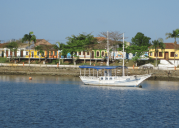 A cidade paulista que encanta com vila de pescadores charmosa e vida tranquila com tudo o que é necessário para viver bem