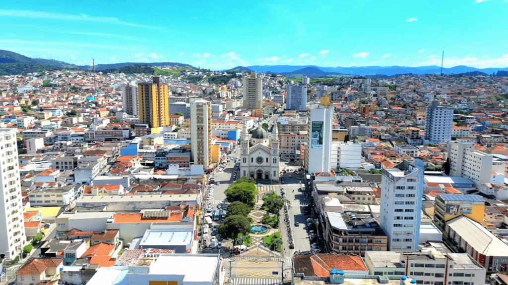 O polo industrial do sul mineiro que conseguiu crescer sem perder qualidade de vida sendo perfeito para quem busca prosperar