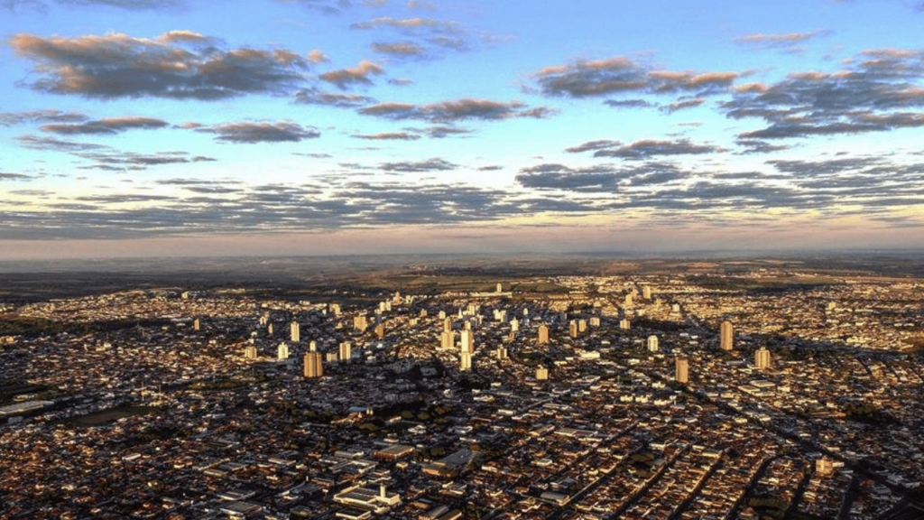 A cidade do interior referência em calçado e basquete que está conquistando quem busca oportunidades e ama esportes