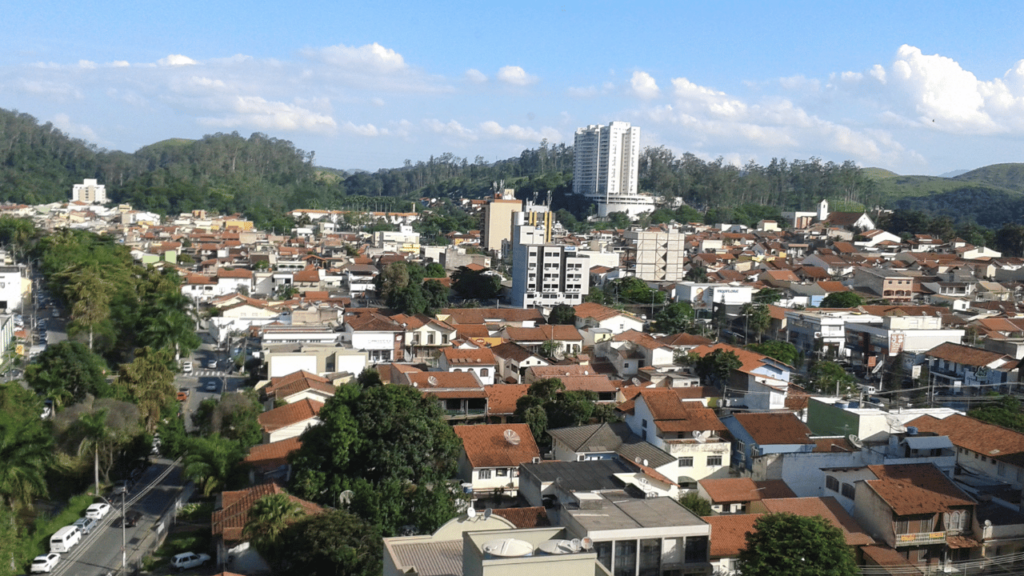 Uma das maiores cidades do Rio de Janeiro conquista visitantes com sua prosperidade e eficiência