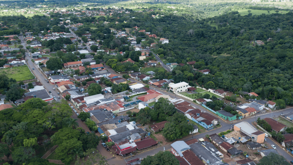 A cidade que abriga paredões que chegam a 800 metros de altitude e belezas naturais de tirar o fôlego