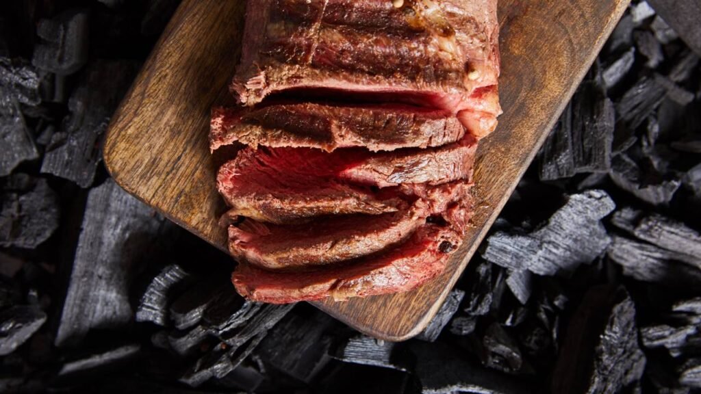 O pequeno erro no corte da carne que pode arruinar sua refeição e poucos sabem