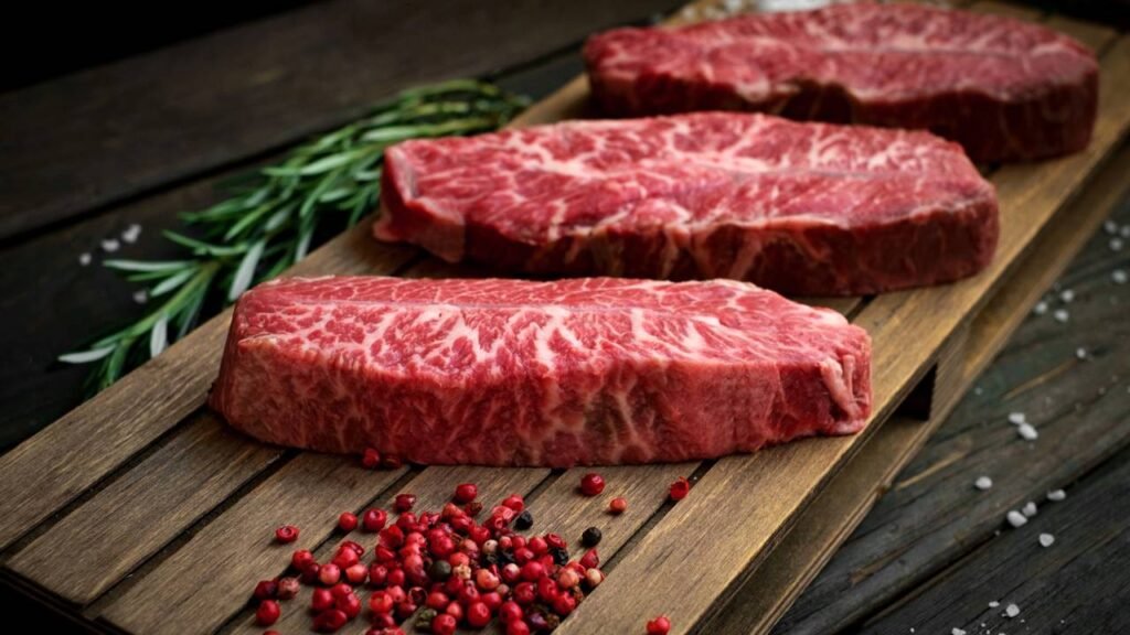 O pequeno erro no corte da carne que pode arruinar sua refeição e poucos sabem