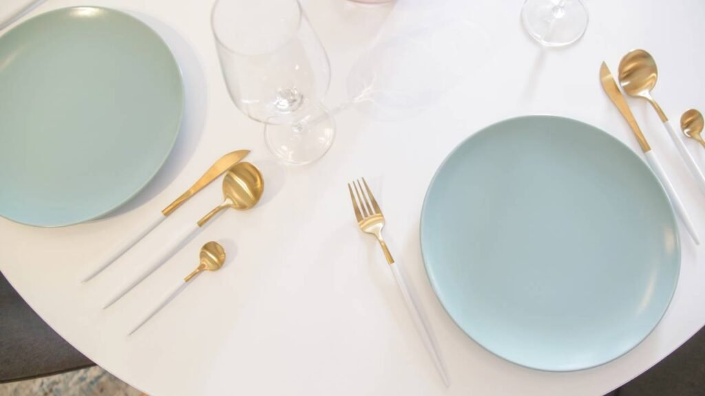 Poucos sabem por que as mesas de jantar estão desaparecendo das casas modernas