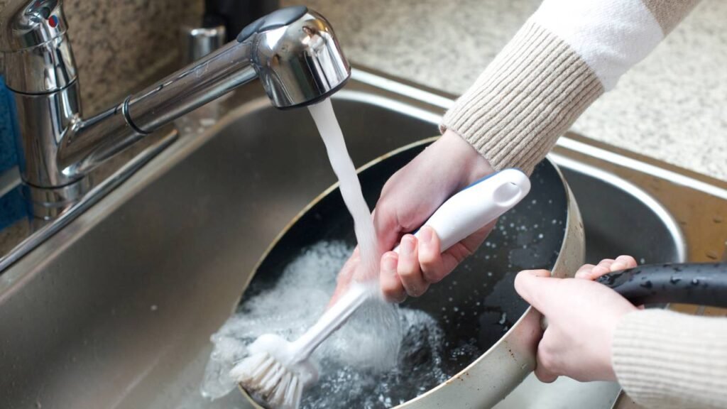 Frigideira preta após o uso pode ser mais comum do que você imagina, veja o motivo e como resolver