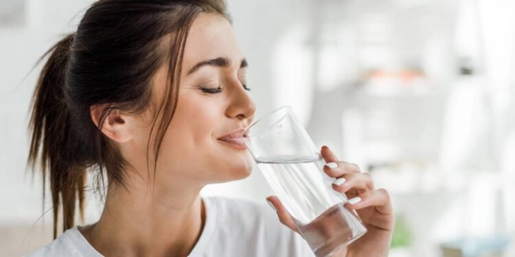 Ficar sem beber água pode bagunçar sua cabeça mais cedo do que você pensa