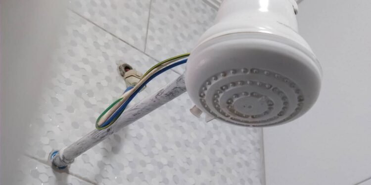 O chuveiro elétrico está em quase toda casa brasileira e vem de um lugar inesperado, conheça a história