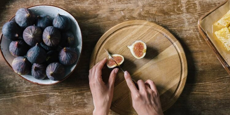 A fruta antiga que ajuda o intestino e ainda favorece a saciedade diária