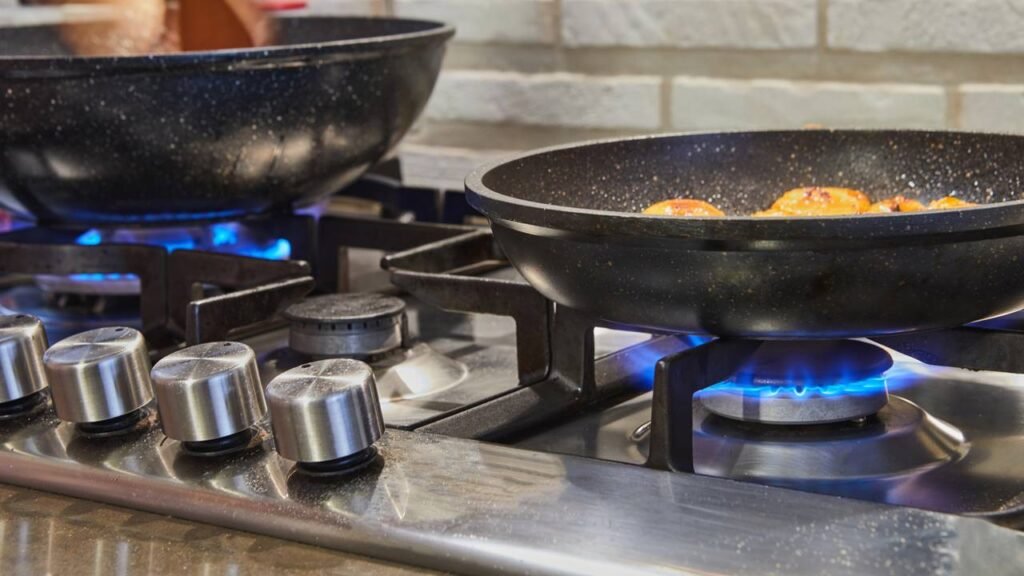 Poucos sabem por que a chama azul do fogão é sinal de economia e segurança em 2025