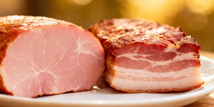 As principais diferenças entre bacon canadense e presunto que você deve conhecer