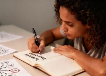 Por que nos lembramos melhor do que escrevemos à mão?