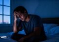 O que significa acordar várias vezes durante a madrugada, segundo a psicologia