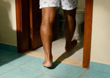 O que a frequência das idas ao banheiro diz sobre a saúde da bexiga