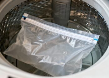 Saco plástico na máquina de lavar: para que serve?