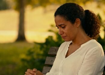 As frases que pessoas infelizes costumam dizer, segundo a psicologia