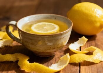 Benefícios pouco conhecidos do chá de casca de limão para estômago e fígado