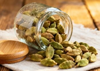 A especiaria que alivia inchaço, fortalece a saúde oral e reduz inflamação naturalmente