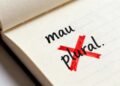 O plural de “mau” não existe, e o motivo é simples
