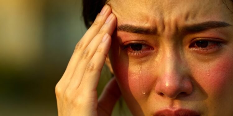 Por que sentimos dor de cabeça após chorar?