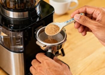 Poucos sabem por que o cheiro de café fresco ajuda a tirar mau cheiro da casa