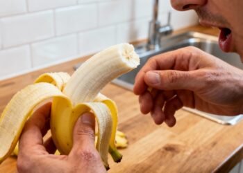 Por que muitos cardiologistas recomendam comer uma banana pela manhã