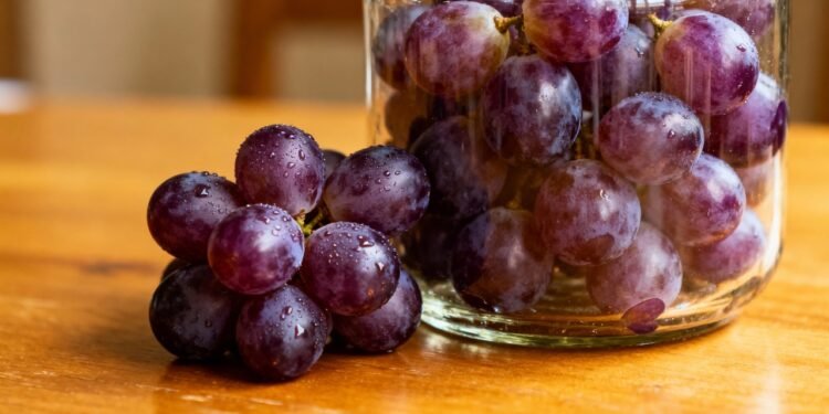 Essa fruta famosa melhora a circulação, reduz inflamações e pode ser plantada no quintal