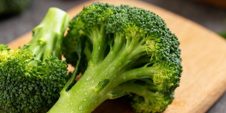 Pouca gente sabe, mas esse vegetal fortalece o fígado e combate inflamação silenciosa