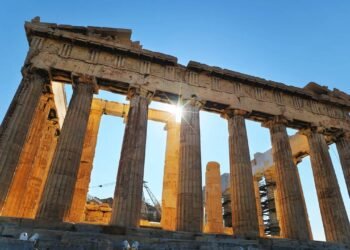 Qual é o significado da frase latina de Nihilo Nihil e por que ela é tão usada no mundo do trabalho