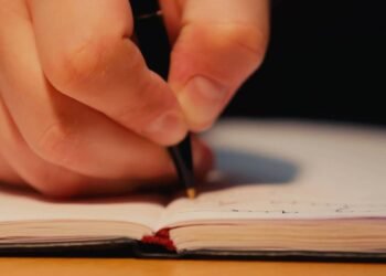 Entender o uso de “mim” e “me” muda a forma como você vê a língua portuguesa