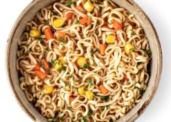 O que acontece com o macarrão instantâneo dentro do seu estômago pode te surpreender