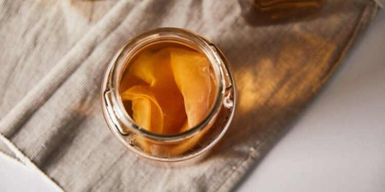 O 'ouro líquido' de que todos falam ganha atenção na web por auxiliar na saúde do intestino e também na disposição