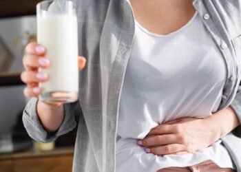 O que acontece com o corpo quando uma pessoa intolerante consome lactose com frequência