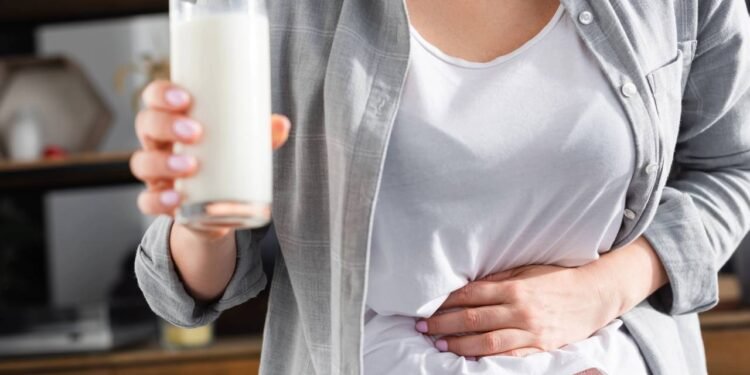 O que acontece com o corpo quando uma pessoa intolerante consome lactose com frequência