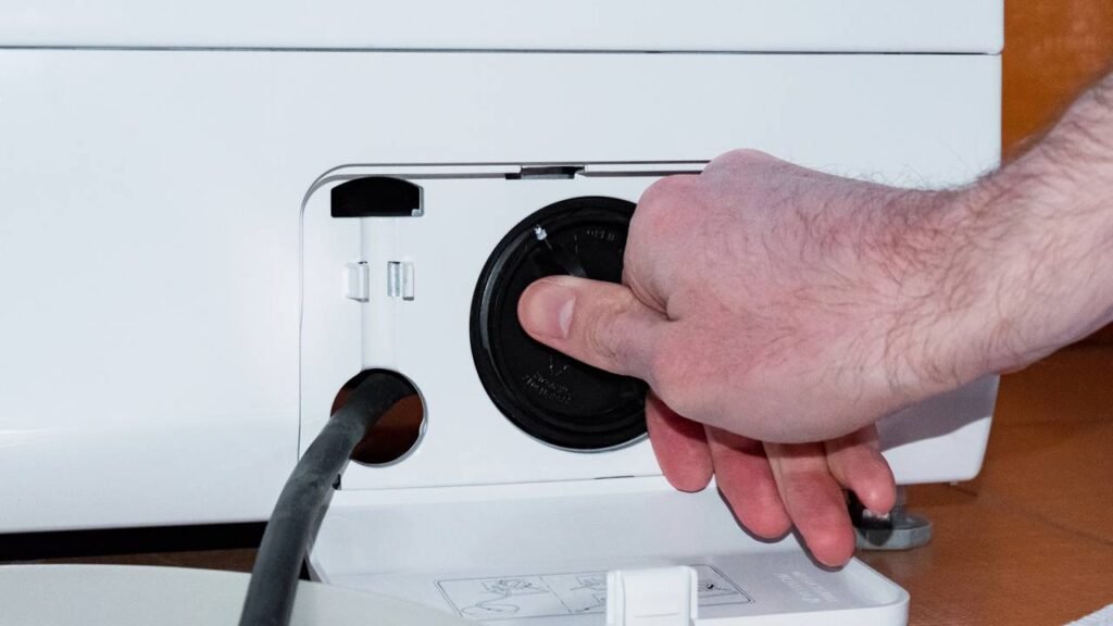 Método simples para remover resíduos e manter o filtro da máquina de lavar limpo