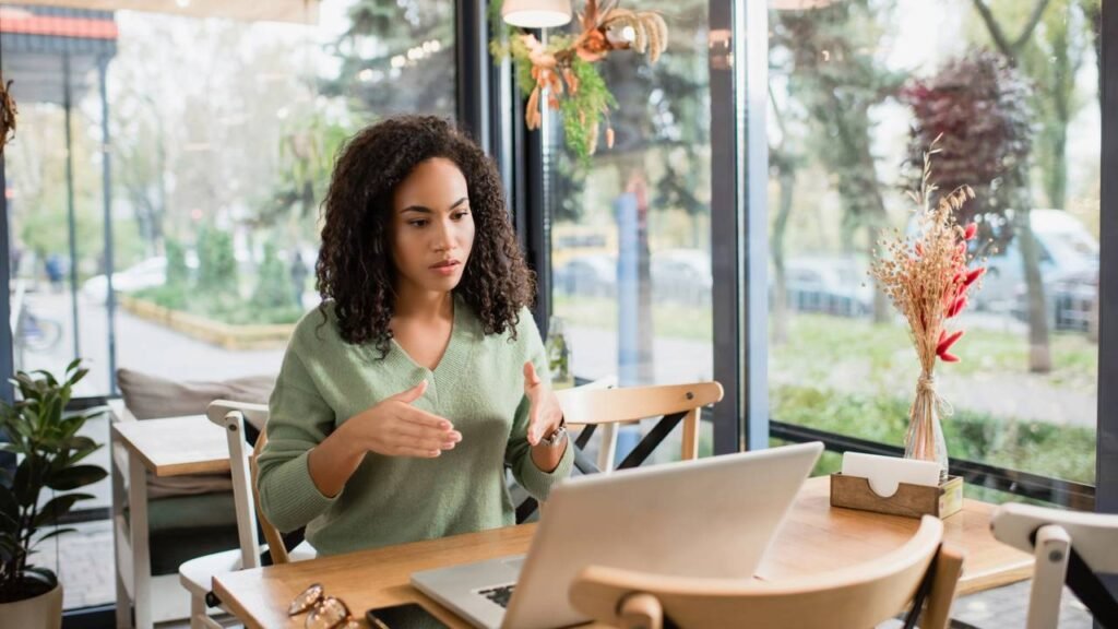 A confusão entre “meia” e “meio” está voltando até em textos profissionais