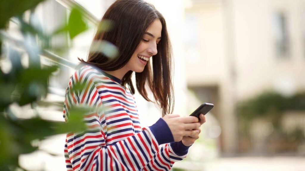 Os 7 nomes de grupo de WhatsApp que todo mundo tem, mas ninguém admite