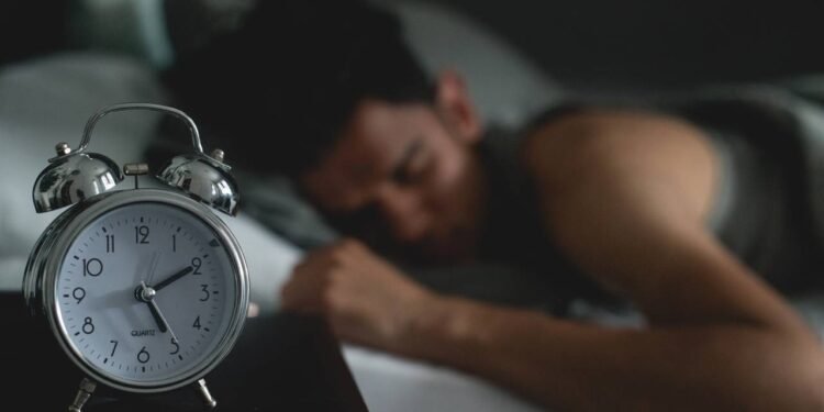 Os 6 motivos que explicam por que você sente mais sono em dias nublados