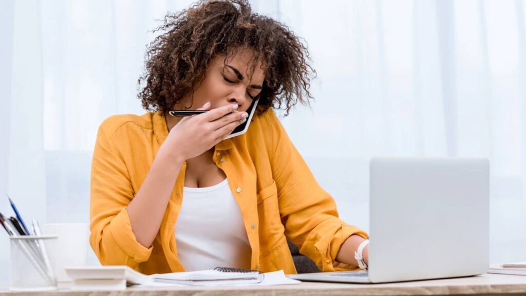 Por que bocejamos quando alguém boceja?