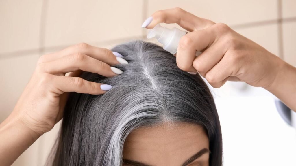 O que a psicologia diz sobre as pessoas que decidem não pintar os cabelos grisalhos