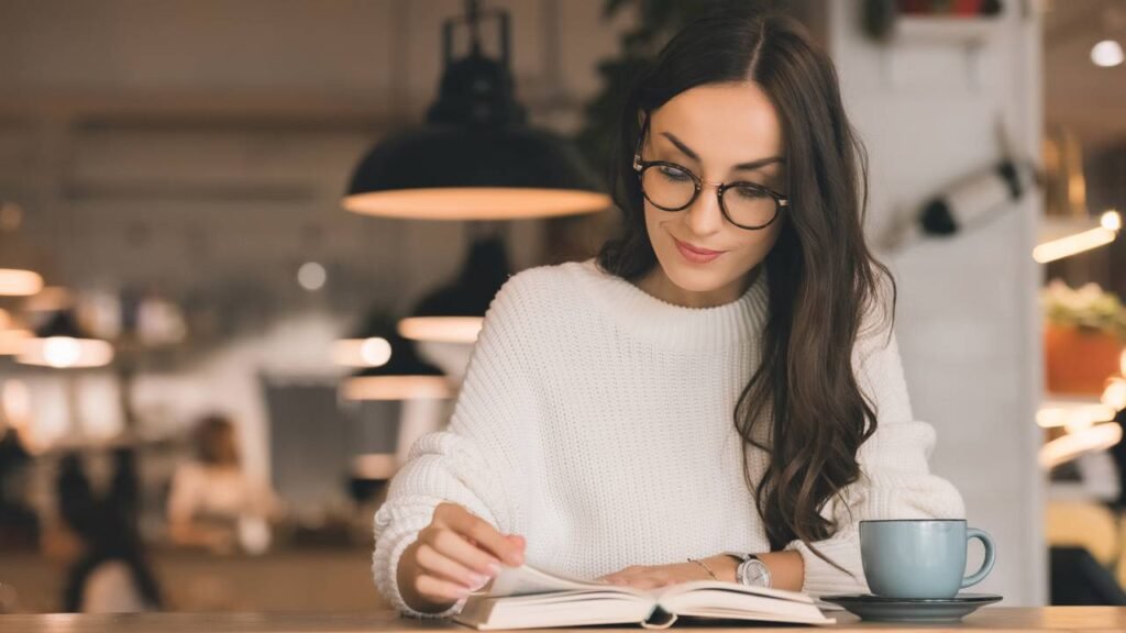 O que acontece no cérebro quando você lê em silêncio e por que isso é tão poderoso?