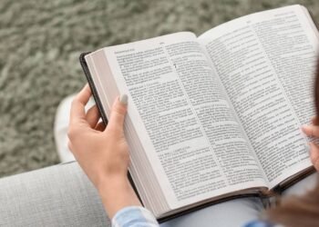 O que acontece no cérebro quando você lê em silêncio e por que isso é tão poderoso?