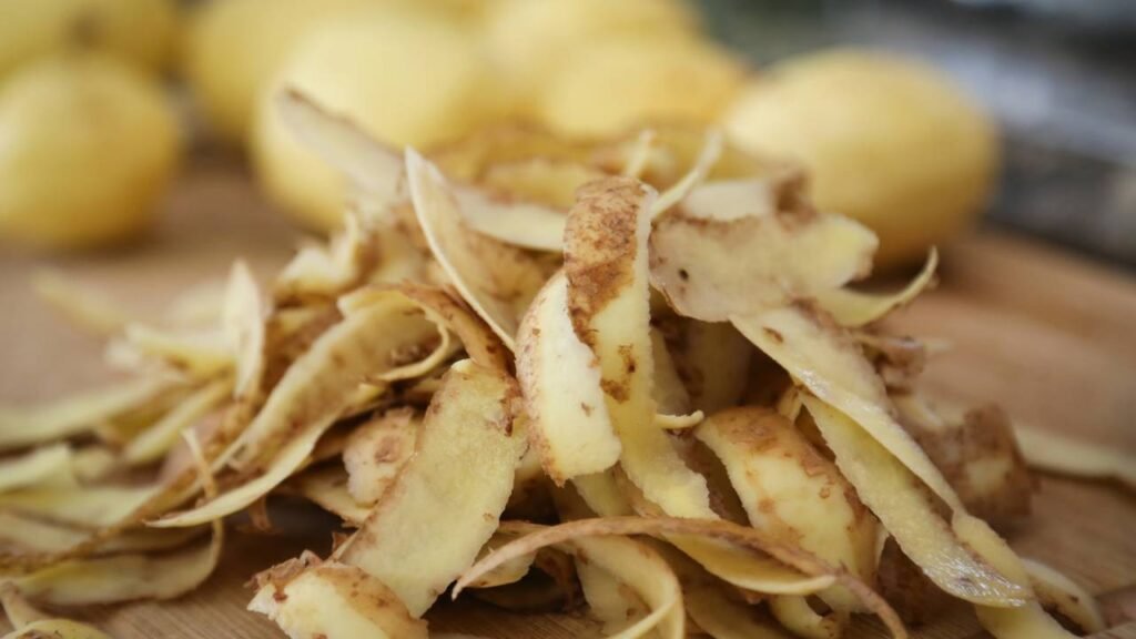 Poucos sabem por que o bicarbonato e a casca de batata formam uma dupla poderosa na limpeza