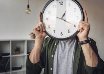 Por que sentimos mais cansaço em certos horários do dia?