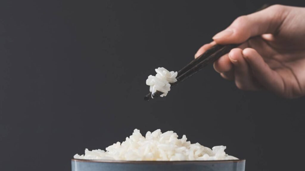 Você pode estar estragando seu arroz sem perceber e o motivo está na lavagem