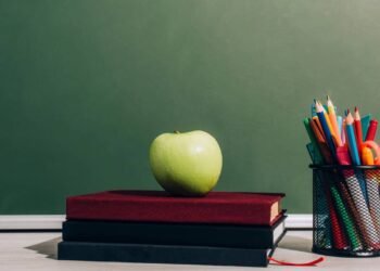 Poucos sabem por que as tampas de caneta têm um furinho na ponta