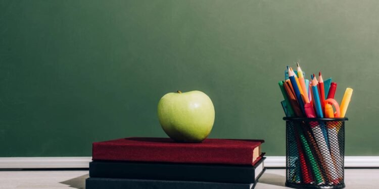 Poucos sabem por que as tampas de caneta têm um furinho na ponta