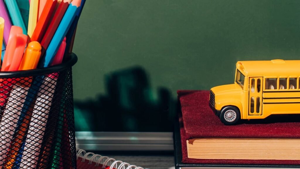 Poucos sabem por que as tampas de caneta têm um furinho na ponta